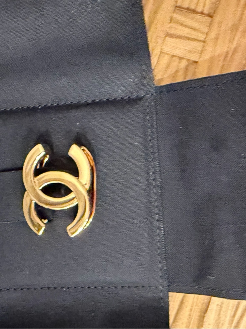 CHANEL Gold Interlocking CC scarf ring 2026 - Picture 7 of 13